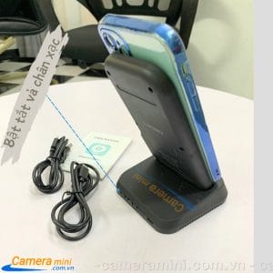 Mặt sau của chiếc đế xạc gắn camera