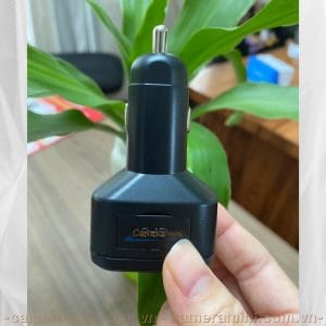 Máy định vị GPS được tích hợp trong tẩu xạc ô tô