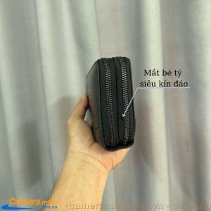 Ví da cầm tay được tích hợp mất camera siêu nhỏ